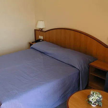 Adria 3*