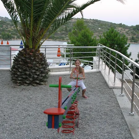 Adria מלון וולה לוקה